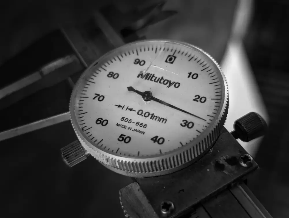 A precision dial gauge